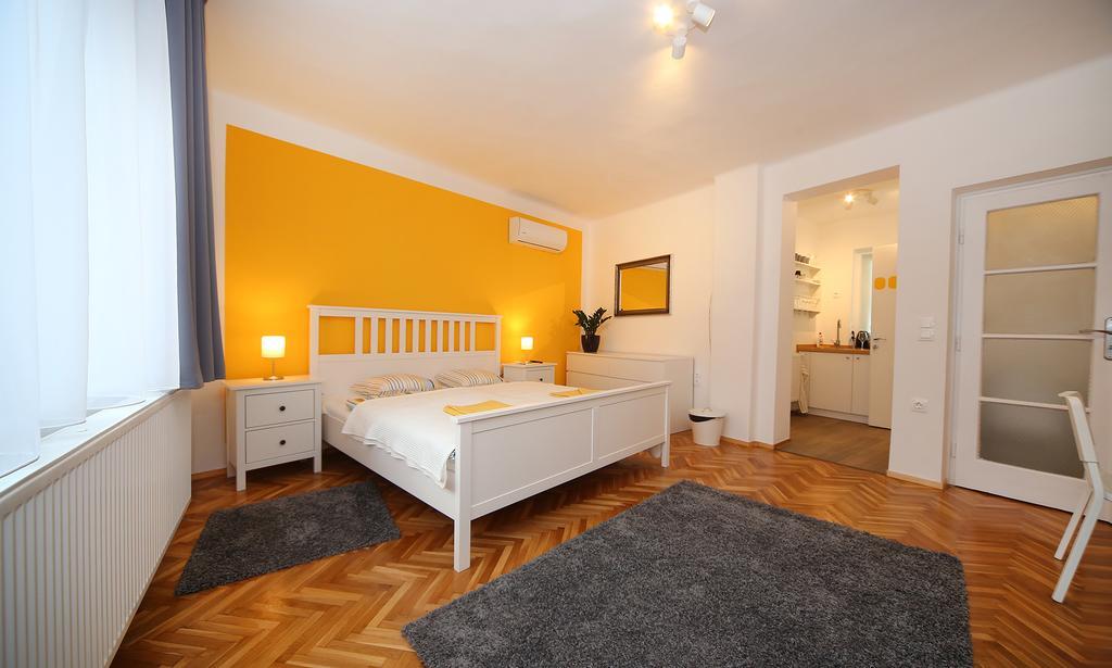 Jaderooms Eger Extérieur photo